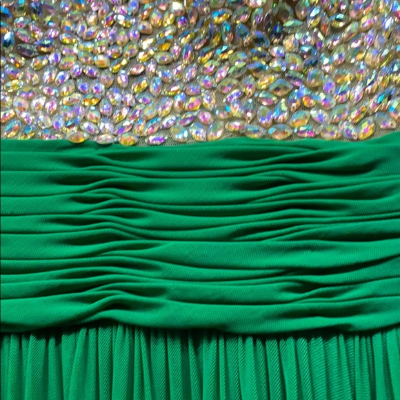 Green and silver sequins and beaded gown - Picture 5 of 5